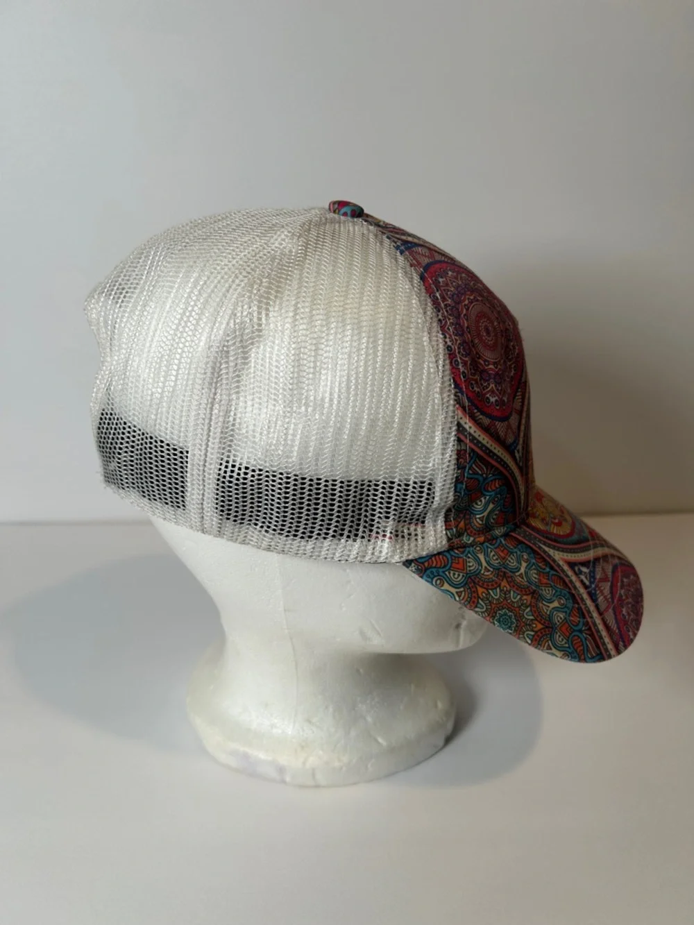 Ariat Multicolor Mandala Mesh Cap with Cream Back /women’s trucker hat - Picture 5 of 14